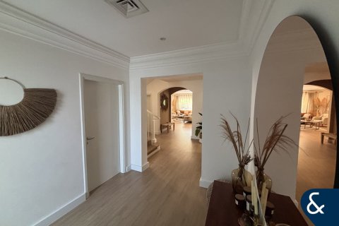 Villa en Dubai Investment Park, Dubai, 4 dormitorios, 375 m², № 76098 - foto 2