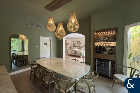 Villa en Dubai Investment Park, Dubai, 4 dormitorios, 375 m², № 76098 - foto 7