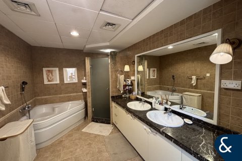 Villa en Dubai Investment Park, Dubai, 4 dormitorios, 375 m², № 76098 - foto 12