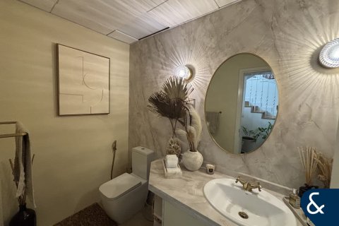 Villa en Dubai Investment Park, Dubai, 4 dormitorios, 375 m², № 76098 - foto 9