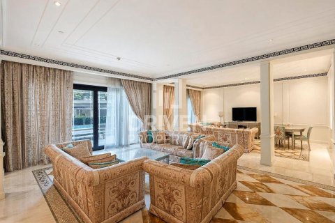 Duplex in Palazzo Versace, Culture Village, Dubai 3 bedrooms, 472.32 sq.m. № 128104 - photo 4