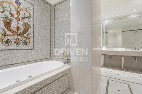 Duplex in Palazzo Versace, Culture Village, Dubai 3 bedrooms, 472.32 sq.m. № 128104 - photo 21