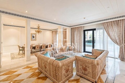Duplex in Palazzo Versace, Culture Village, Dubai 3 bedrooms, 472.32 sq.m. № 128104 - photo 2