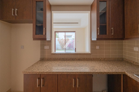 Снять в аренду виллу в Дубае: 3 спальни, 285м², № 90862 - фото 8