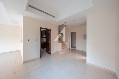 Снять в аренду виллу в Дубае: 3 спальни, 285м², № 90862 - фото 11