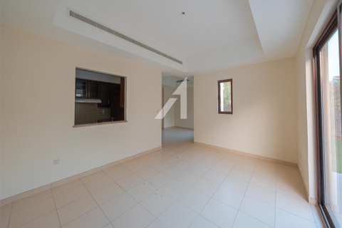 Снять в аренду виллу в Дубае: 3 спальни, 285м², № 90862 - фото 10