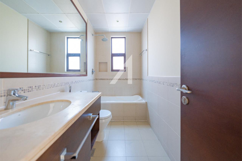 Снять в аренду виллу в Дубае: 3 спальни, 285м², № 90862 - фото 4