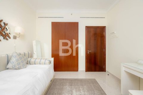Apartment in Dubai Marina, Dubai 2 bedrooms, 146 sq.m. № 21434 - photo 10