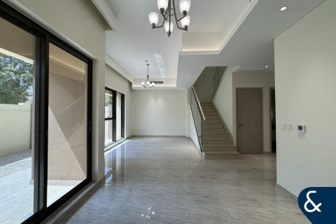 Снять в аренду виллу в Victory Heights, Dubai Sports City, Дубай: 4 спальни, 343м², № 79021 - фото 2