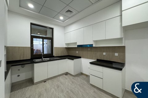 Снять в аренду виллу в Victory Heights, Dubai Sports City, Дубай: 4 спальни, 343м², № 79021 - фото 3