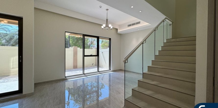 Вилла в Victory Heights, Dubai Sports City, Дубай, 4 спальни, 343м², № 79021