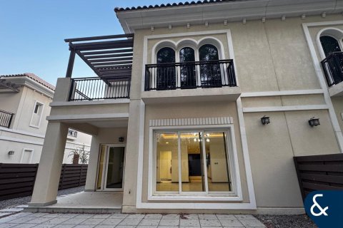 Снять в аренду таунхаус в Dubai Land, Дубай: 3 спальни, 313м², № 79019 - фото 7