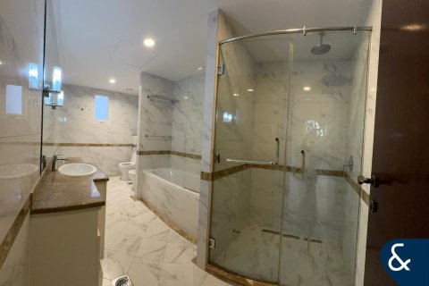 Снять в аренду таунхаус в Dubai Land, Дубай: 3 спальни, 313м², № 79019 - фото 5