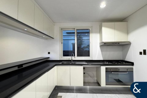 Снять в аренду таунхаус в Dubai Land, Дубай: 3 спальни, 313м², № 79019 - фото 16