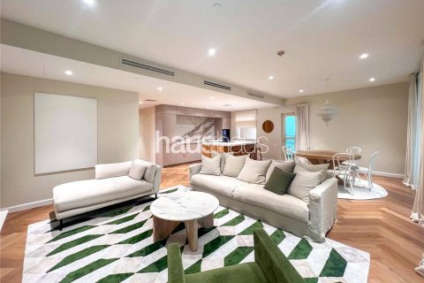 Apartment in The Views, Dubai 3 bedrooms, 186 sq.m. № 44257 - photo 2