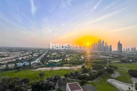 Apartment in The Views, Dubai 3 bedrooms, 186 sq.m. № 44257 - photo 1