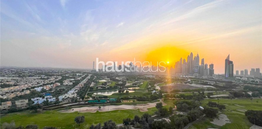 Apartment in The Views, Dubai 3 bedrooms, 186 sq.m. № 44257