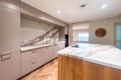 Apartment in The Views, Dubai 3 bedrooms, 186 sq.m. № 44257 - photo 16