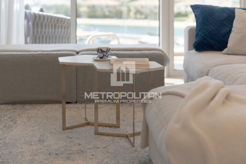 Appartement à Tiara Residences, Palm Jumeirah, Dubai, 2 chambres, 156 m², № 8767 - photo 2