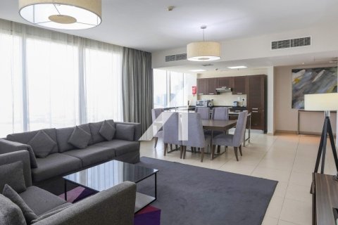 Снять в аренду апартаменты в отеле в Дубае: 2 спальни, 109м², № 7598 - фото 1