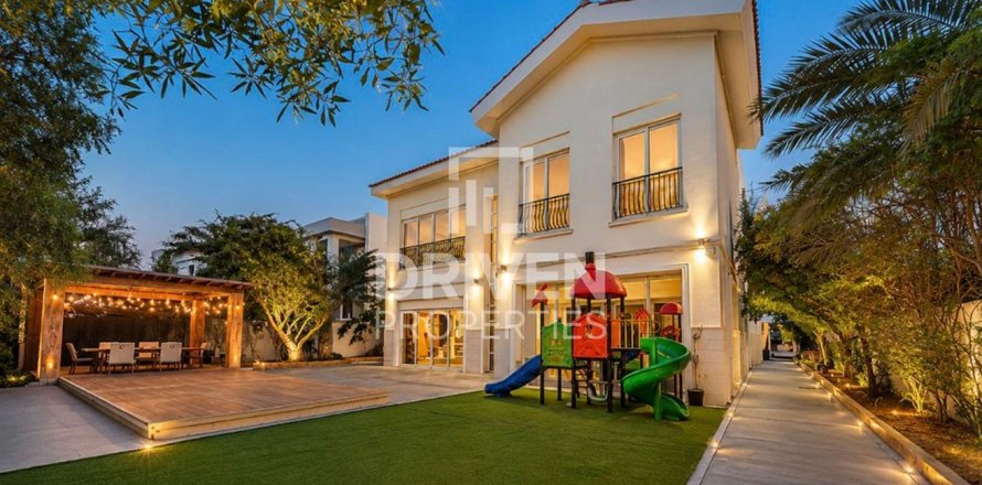 Villa in District One, Mohammed Bin Rashid City, Dubai 4 bedrooms, 873.29 sq.m. № 136161