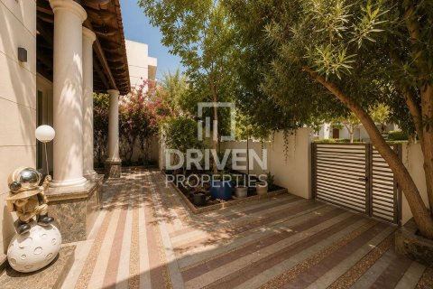 Villa in District One, Mohammed Bin Rashid City, Dubai 4 bedrooms, 873.29 sq.m. № 136161 - photo 15
