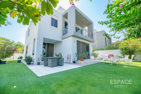 Villa in Dubai Hills Estate, Dubai 3 bedrooms, 304 sq.m. № 71328 - photo 1