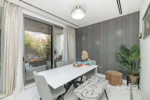 Villa in Dubai Hills Estate, Dubai 3 bedrooms, 304 sq.m. № 71328 - photo 4