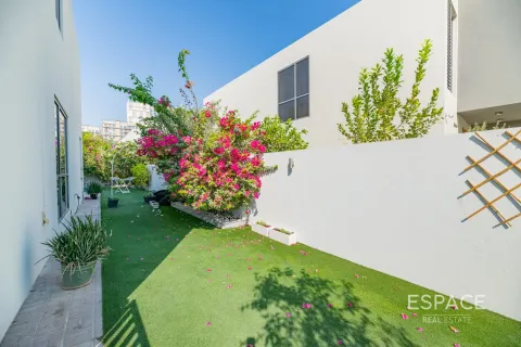 Villa in Dubai Hills Estate, Dubai 3 bedrooms, 304 sq.m. № 71328 - photo 14