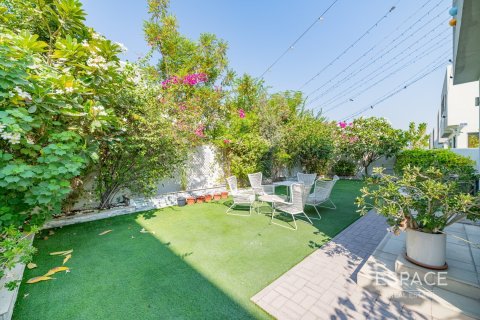 Villa in Dubai Hills Estate, Dubai 3 bedrooms, 304 sq.m. № 71328 - photo 15