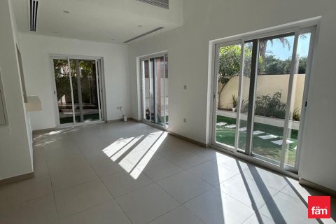 Villa à Dubai, 4 chambres, 229.9 m², № 84642 - photo 2