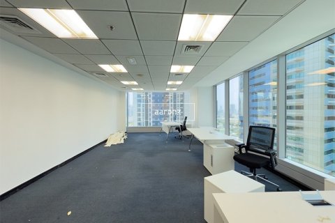 Office in Jumeirah Lake Towers, Dubai 168.1 sq.m. № 49117 - photo 12