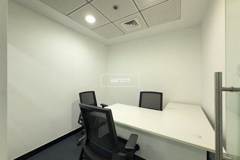 Office in Jumeirah Lake Towers, Dubai 168.1 sq.m. № 49117 - photo 5