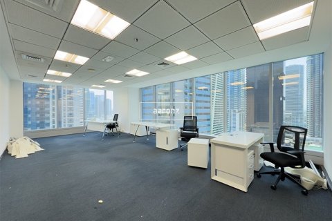 Office in Jumeirah Lake Towers, Dubai 168.1 sq.m. № 49117 - photo 2