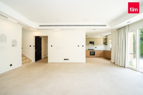 Villa in Dubai 3 bedrooms, 255 sq.m. № 48873 - photo 1