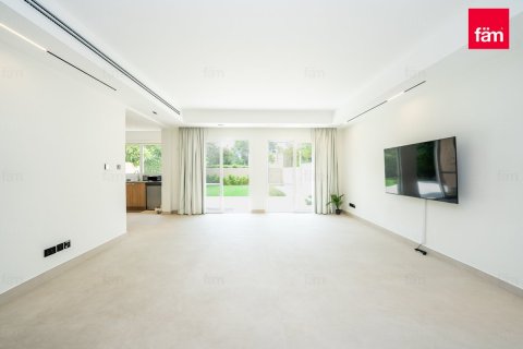 Villa in Dubai 3 bedrooms, 255 sq.m. № 48873 - photo 2