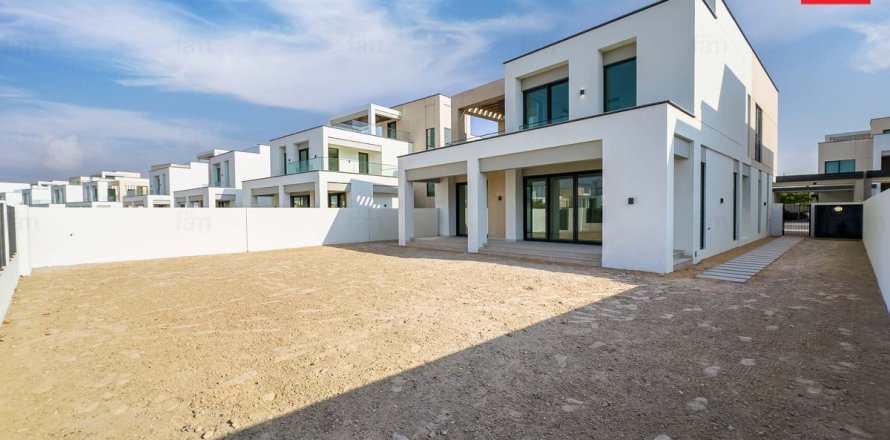 Villa en Dubai, 4 dormitorios, 531.8 m², № 70701