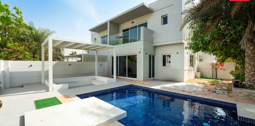Townhouse in Dubai 4 bedrooms, 371.1 sq.m. № 47066