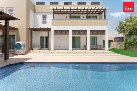Villa in Dubai 5 bedrooms, 816.4 sq.m. № 41225 - photo 2