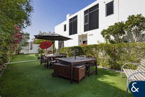 Купить виллу в DAMAC Hills (Akoya by DAMAC), Дубай: 6 спален, 457м², № 78720 - фото 2