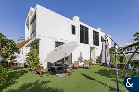 Купить виллу в DAMAC Hills (Akoya by DAMAC), Дубай: 6 спален, 457м², № 78720 - фото 1