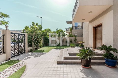 Villa in Living Legends, Dubai 4 bedrooms, 449 sq.m. № 57317 - photo 7
