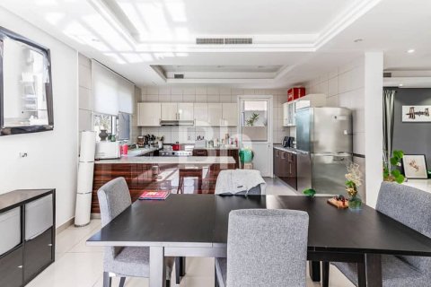 Villa in Living Legends, Dubai 4 bedrooms, 449 sq.m. № 57317 - photo 16