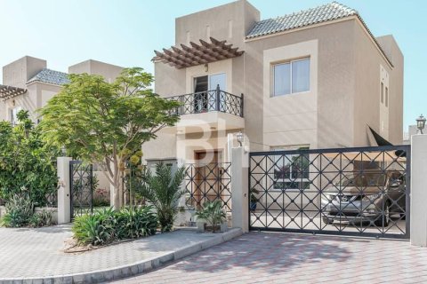 Villa in Living Legends, Dubai 4 bedrooms, 449 sq.m. № 57317 - photo 8