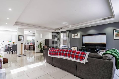 Villa in Living Legends, Dubai 4 bedrooms, 449 sq.m. № 57317 - photo 9