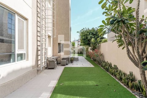 Villa in Living Legends, Dubai 4 bedrooms, 449 sq.m. № 57317 - photo 4
