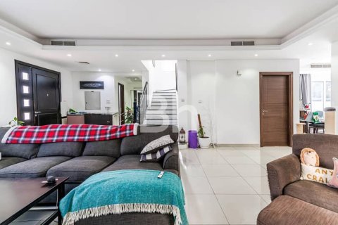 Villa in Living Legends, Dubai 4 bedrooms, 449 sq.m. № 57317 - photo 1