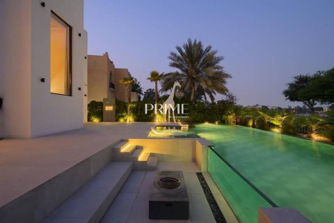 Villa in Jumeirah Islands, Dubai 4 bedrooms, 520 sq.m. № 57318 - photo 16