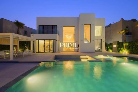 Villa in Jumeirah Islands, Dubai 4 bedrooms, 520 sq.m. № 57318 - photo 1
