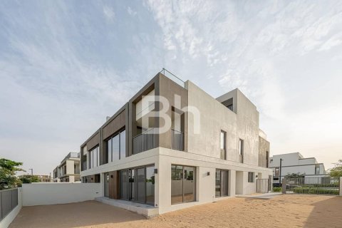 Снять в аренду виллу в Tilal Al Ghaf, Дубай: 4 спальни, 317м², № 22167 - фото 1